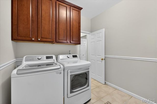 482 Pine Hollow Court, Ballwin, MO 63021