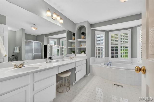 482 Pine Hollow Court, Ballwin, MO 63021