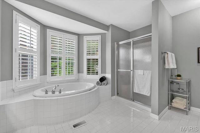482 Pine Hollow Court, Ballwin, MO 63021