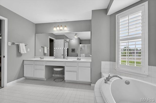 482 Pine Hollow Court, Ballwin, MO 63021