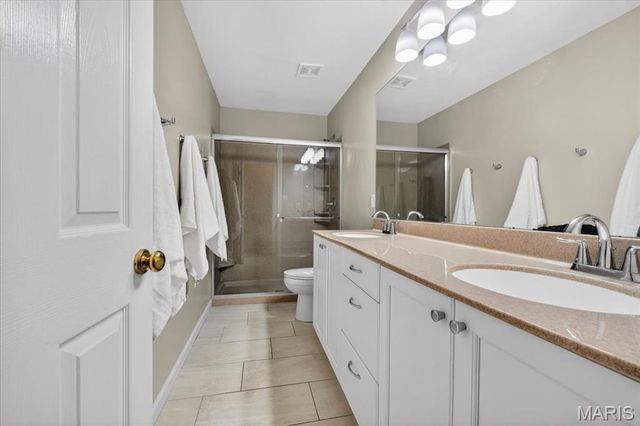 482 Pine Hollow Court, Ballwin, MO 63021