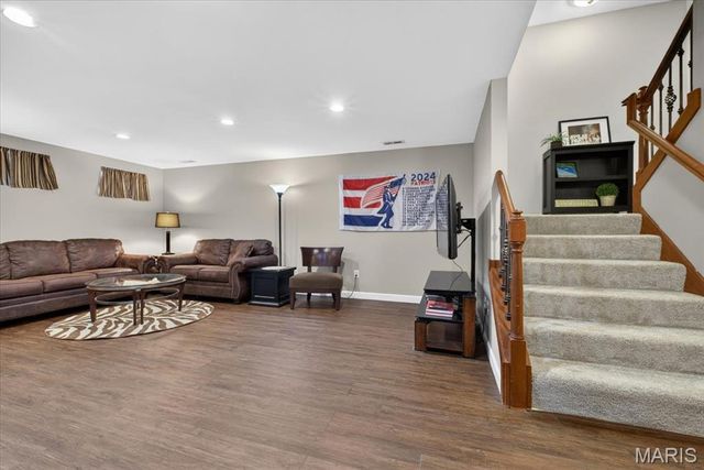 482 Pine Hollow Court, Ballwin, MO 63021