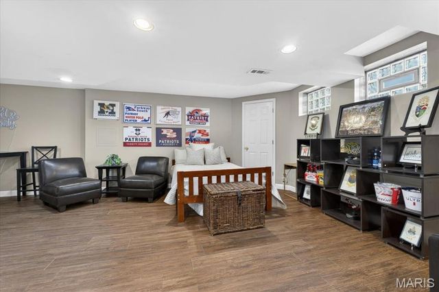 482 Pine Hollow Court, Ballwin, MO 63021