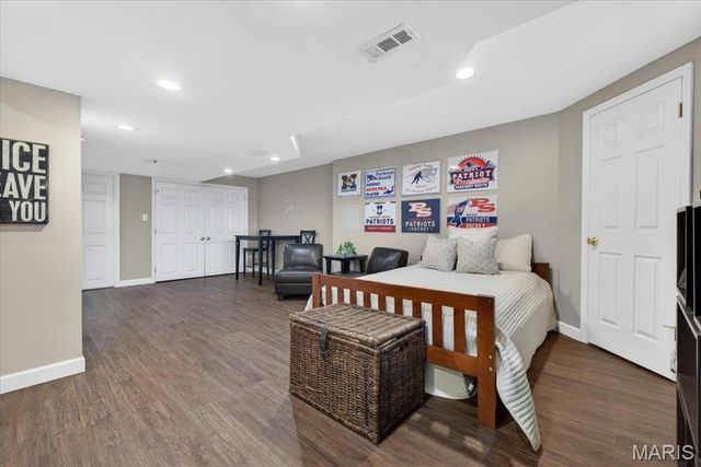 482 Pine Hollow Court, Ballwin, MO 63021
