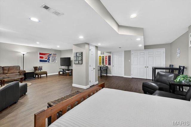 482 Pine Hollow Court, Ballwin, MO 63021