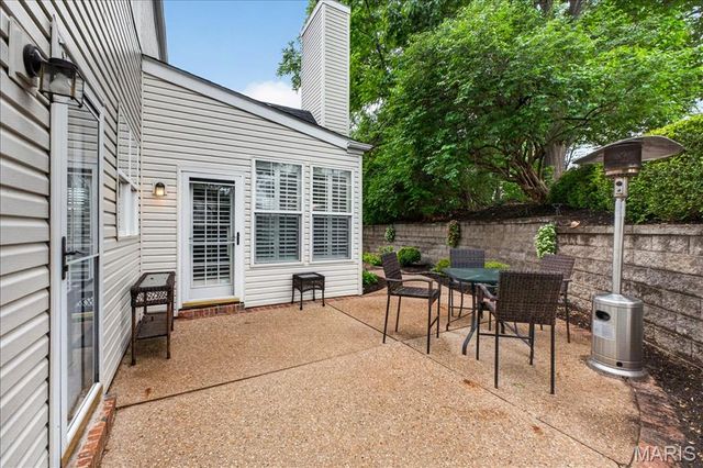 482 Pine Hollow Court, Ballwin, MO 63021