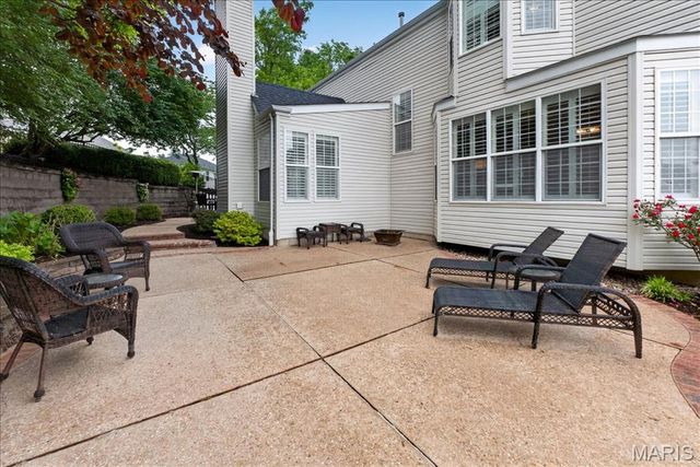 482 Pine Hollow Court, Ballwin, MO 63021