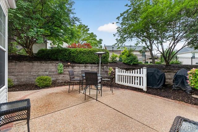 482 Pine Hollow Court, Ballwin, MO 63021