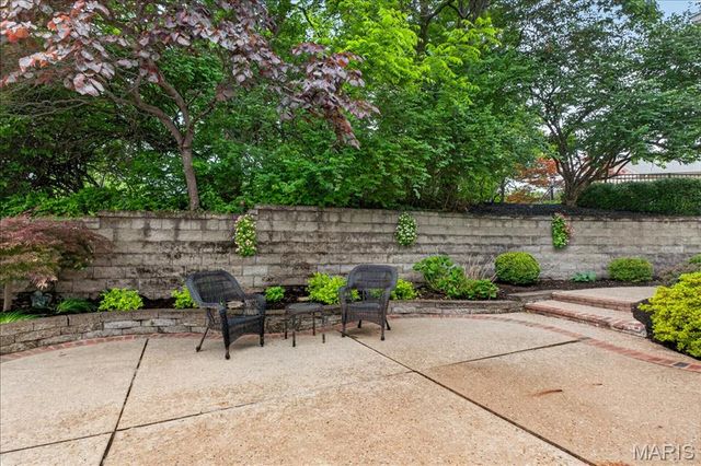 482 Pine Hollow Court, Ballwin, MO 63021