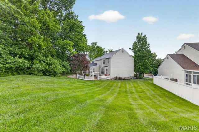 482 Pine Hollow Court, Ballwin, MO 63021