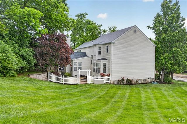 482 Pine Hollow Court, Ballwin, MO 63021