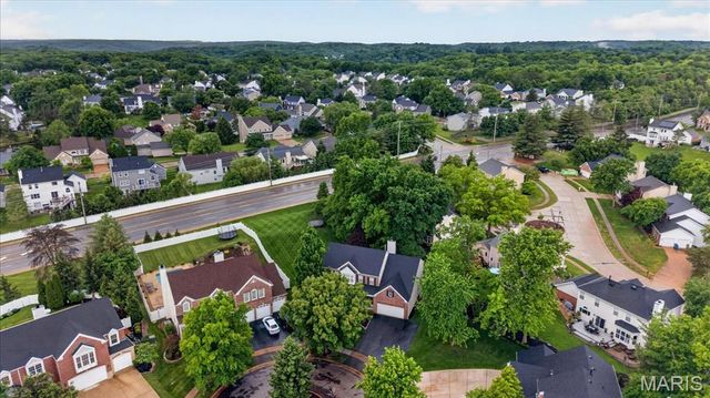 482 Pine Hollow Court, Ballwin, MO 63021