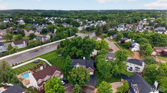 482 Pine Hollow Court, Ballwin, MO 63021