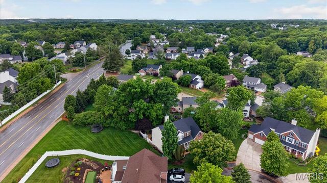 482 Pine Hollow Court, Ballwin, MO 63021