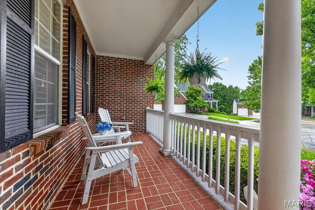 482 Pine Hollow Court, Ballwin, MO 63021