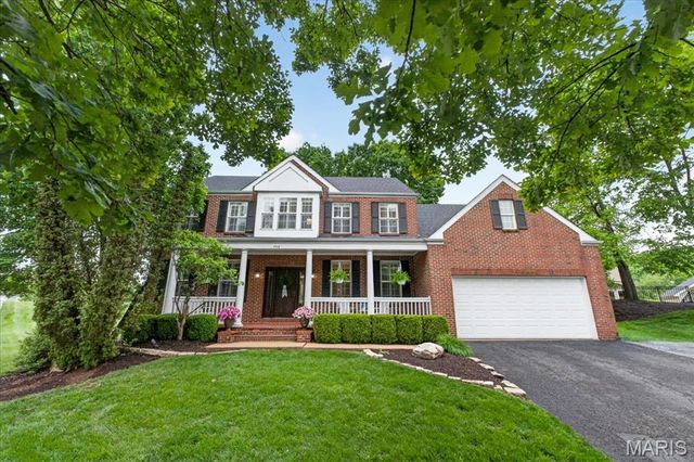482 Pine Hollow Court, Ballwin, MO 63021