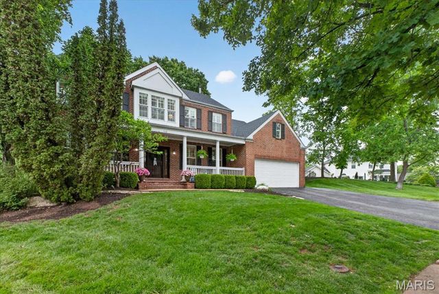482 Pine Hollow Court, Ballwin, MO 63021