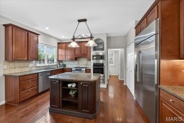 482 Pine Hollow Court, Ballwin, MO 63021
