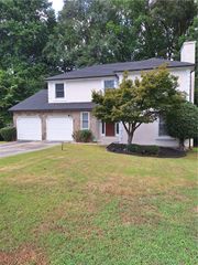 1556 Linksview Close, Stone Mountain, GA 30088