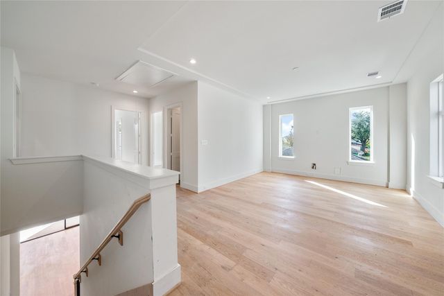 1002 E 25th Street, Houston, TX 77009