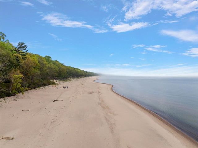 8635 Poplar Lane, Lake Charter Twp, MI 49106