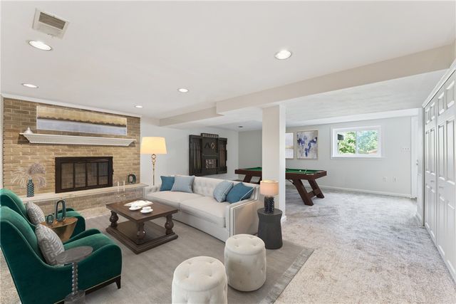 1085 Mcallister Dr, Plum Boro, PA 15068