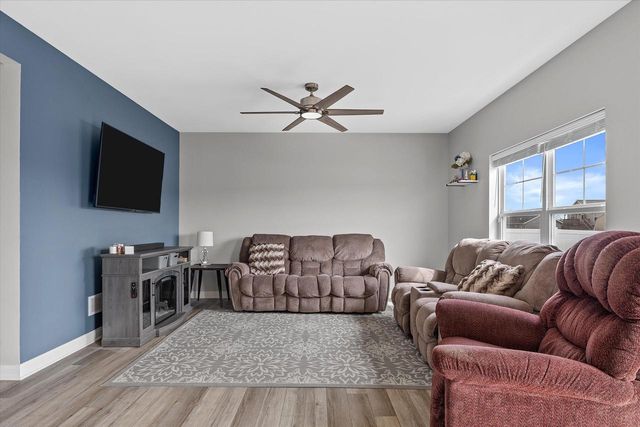 203 Linden LANE, Delavan, WI 53115