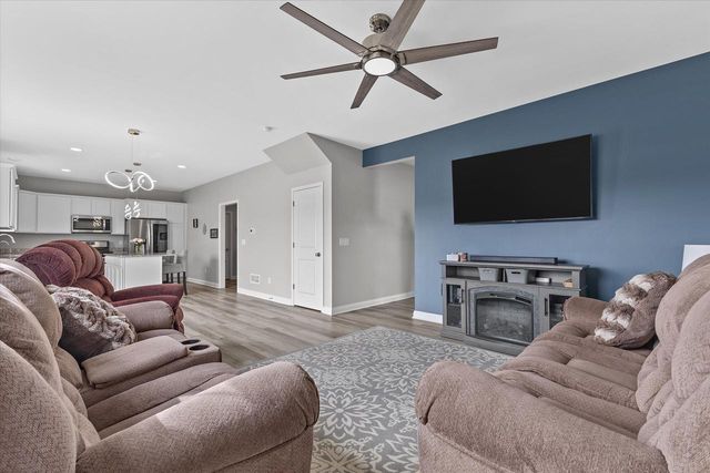 203 Linden LANE, Delavan, WI 53115