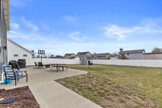 203 Linden LANE, Delavan, WI 53115