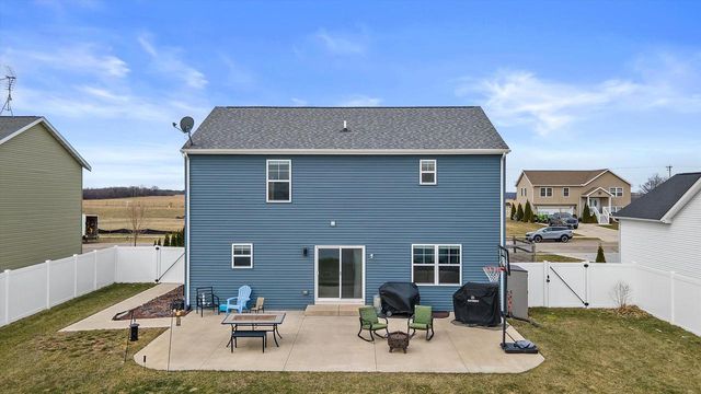 203 Linden LANE, Delavan, WI 53115