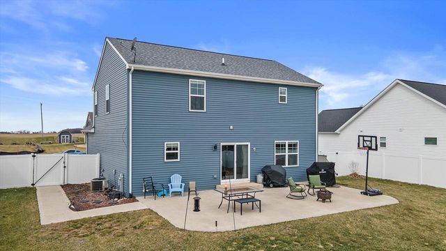 203 Linden LANE, Delavan, WI 53115