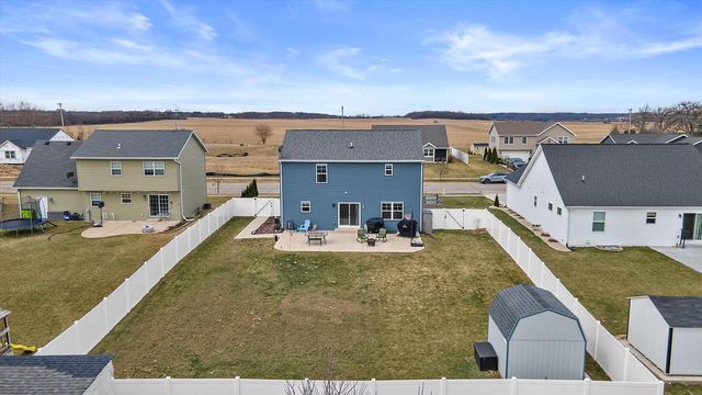 203 Linden LANE, Delavan, WI 53115