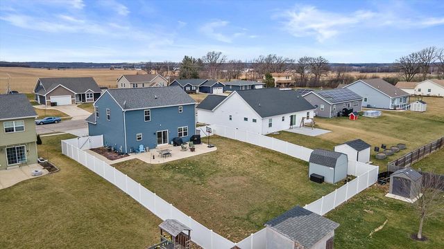 203 Linden LANE, Delavan, WI 53115