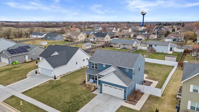 203 Linden LANE, Delavan, WI 53115