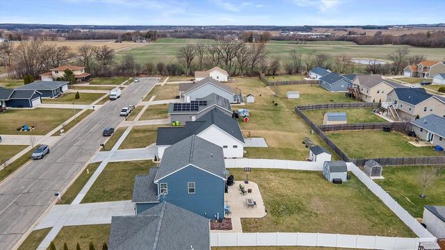 203 Linden LANE, Delavan, WI 53115