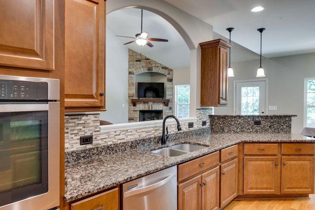 1000 Glessner Dr, Spring Hill, TN 37174