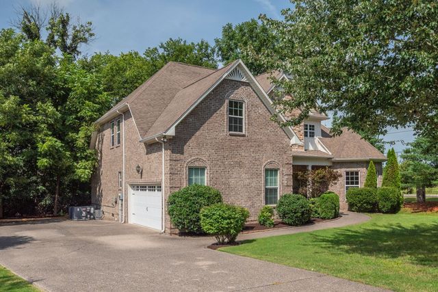 1000 Glessner Dr, Spring Hill, TN 37174