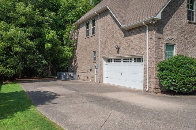 1000 Glessner Dr, Spring Hill, TN 37174