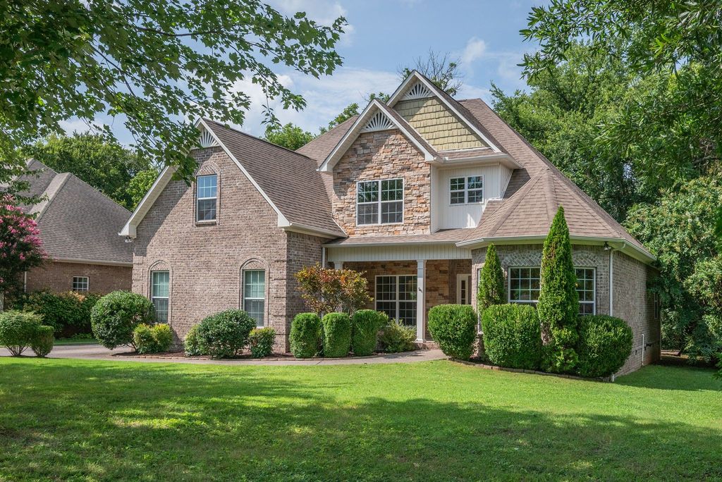 1000 Glessner Dr, Spring Hill, TN 37174