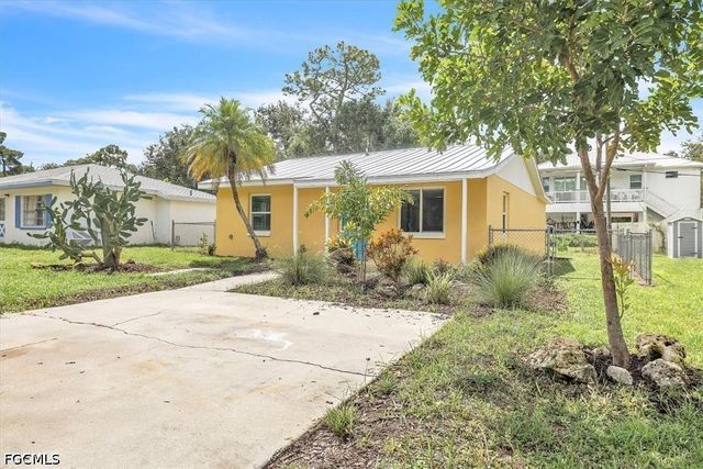 537 Capitol ST, North Fort Myers, FL 33903