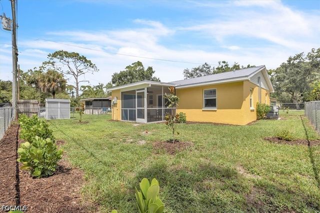 537 Capitol ST, North Fort Myers, FL 33903