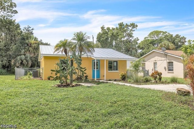 537 Capitol ST, North Fort Myers, FL 33903