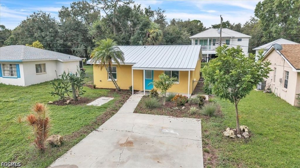 537 Capitol ST, North Fort Myers, FL 33903