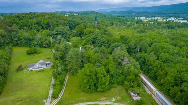 9059 Daisy Dallas Road, Soddy Daisy, TN 37379