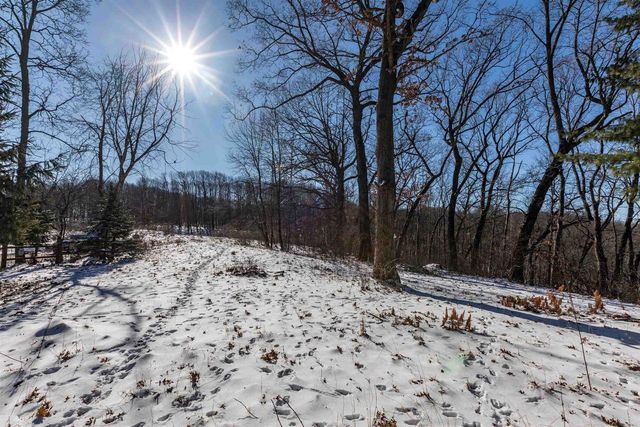 E2392 S Dutch Hollow Road, La Valle, WI 53941