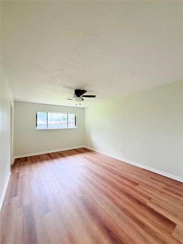 4410 Longhorn Drive, Baytown, TX 77521