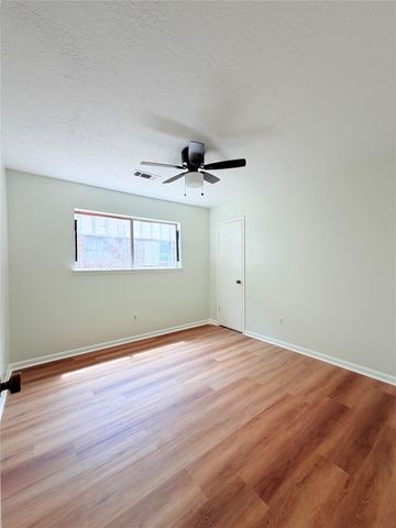 4410 Longhorn Drive, Baytown, TX 77521