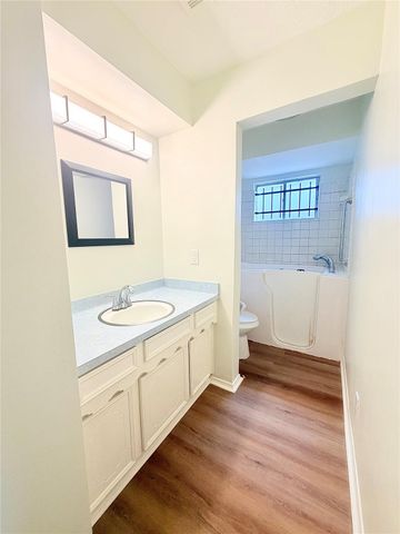 4410 Longhorn Drive, Baytown, TX 77521