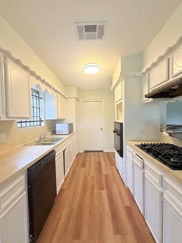 4410 Longhorn Drive, Baytown, TX 77521