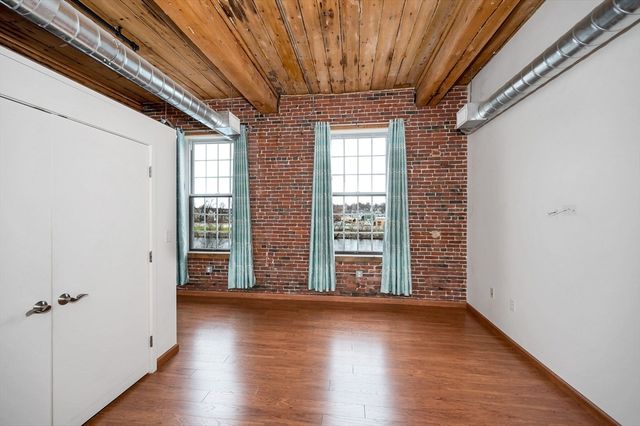 130 John 214, Lowell, MA 01852